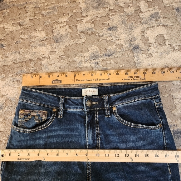 Shyanne Bootcut Embroidered pocket jeans. Women's size 32 short. 29.5' inseam - Picture 14 of 16